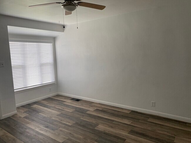 Building Photo - 1526 E 1300 S