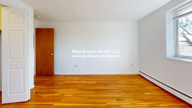 Building Photo - 435 Shirley St