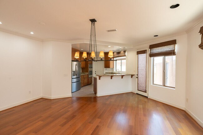 Foto del edificio - 3 Bedroom Townhome in Crown Point – Pacific Beach