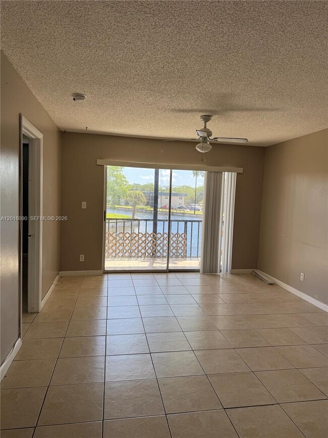 Building Photo - 8020 N Colony Cir