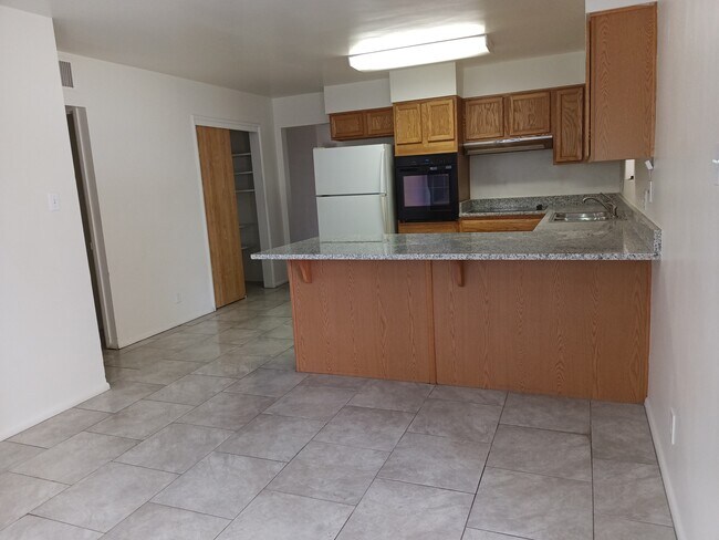 Foto del edificio - 832 W 16th St