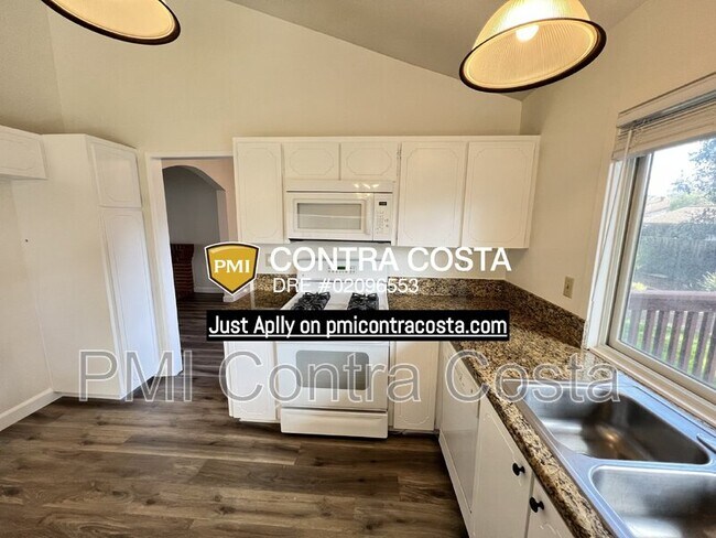 Building Photo - 2611 Biscay Way