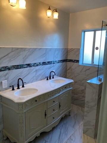 Bathroom - 3532 Ocean View Ave