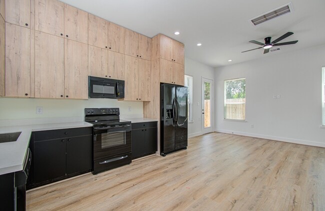 Building Photo - 1308 Tarley St