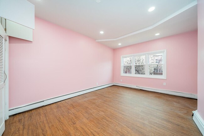 Building Photo - 78-80 W 17th St