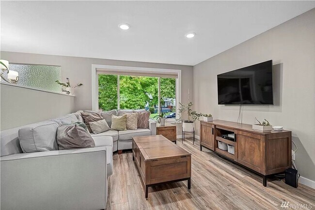 Foto del edificio - Newly Remodeled 4bd/3ba Home in Quiet Madi...