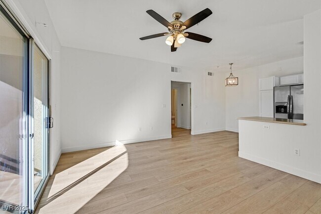 Foto del edificio - 2291 W Horizon Ridge Pkwy