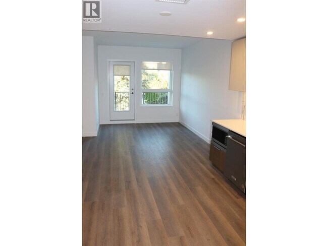 Photo du bâtiment - 648 Lea Ave