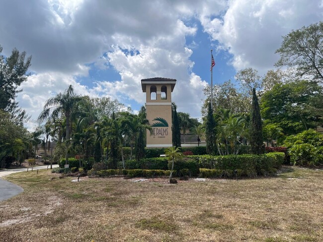 Foto del edificio - 9491 Palm Cir N