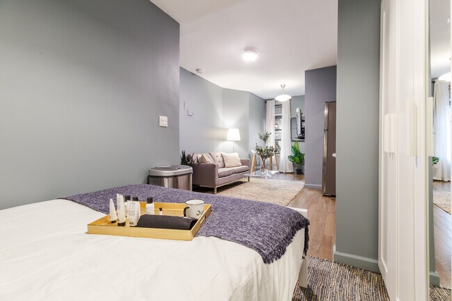 Building Photo - 519 E 5th St