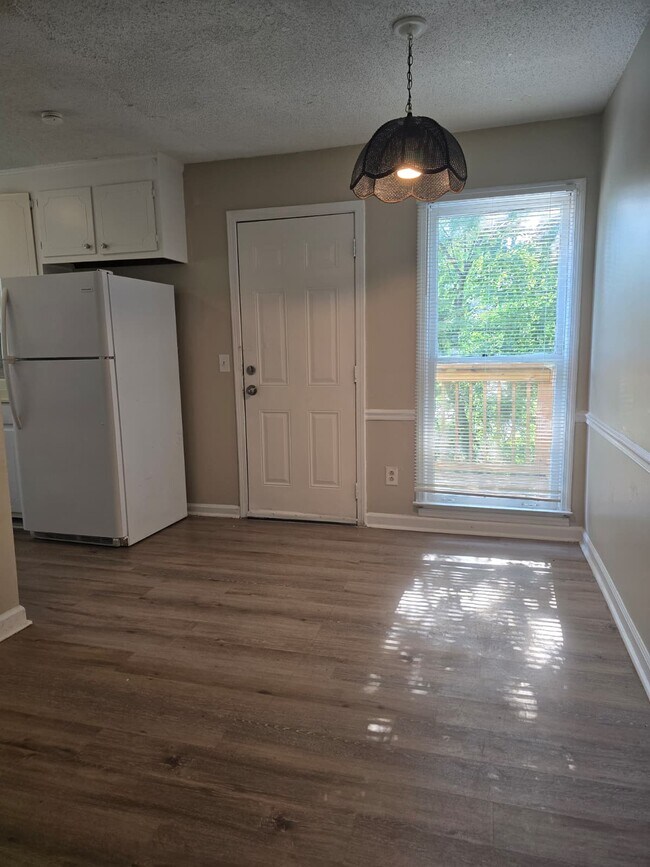 Foto del edificio - 4502 Bonnell Dr NW