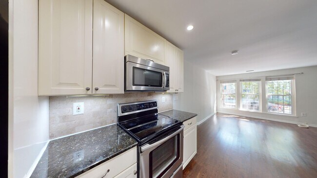 Building Photo - Columbia Heights Updated Two Bedroom/Two &...