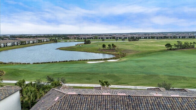 Foto del edificio - Like new 2BR, 2BA garage condo-Lakewood National