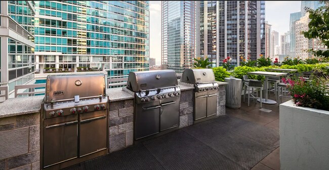 Building Photo - 600 N Fairbanks Ct