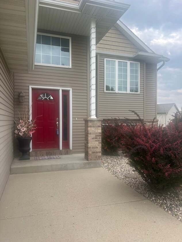 Primary Photo - 309 Grovebrook Ct