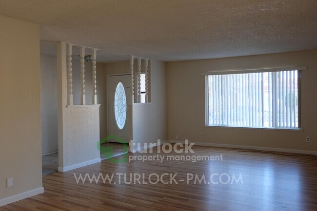 Foto del edificio - 660 Hillsdale Dr