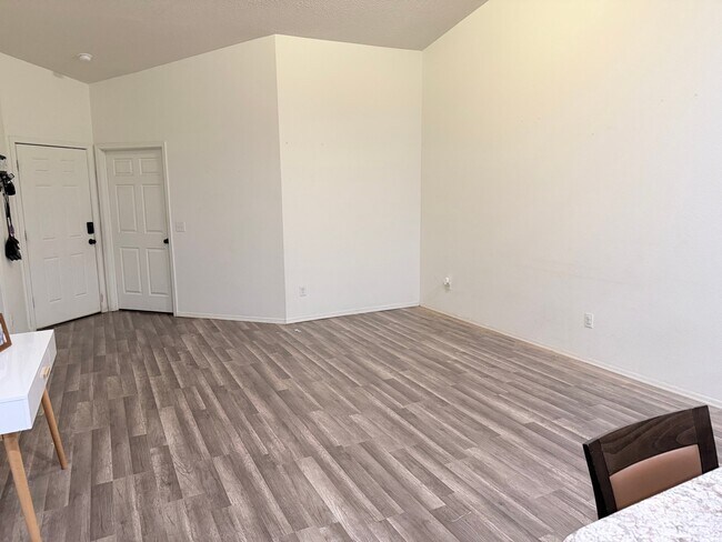 Foto del edificio - 7393 E 37th Pl