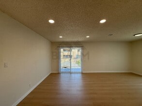 Building Photo - 14801 Delano St