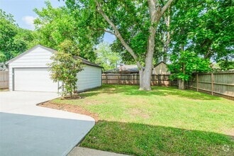 Building Photo - 1311 Sand Stone Dr