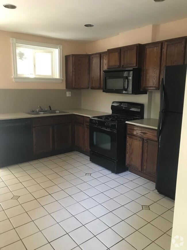 New Apartments For Rent in Wilmington, DE with Yard 2 Rentals