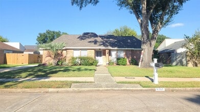 Building Photo - 6707 Las Brisas Dr