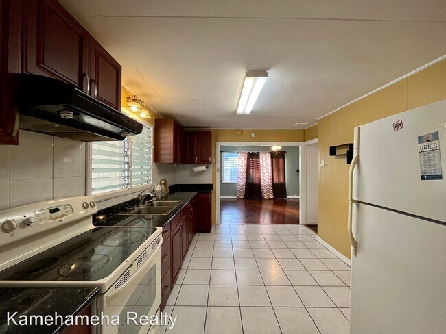 Building Photo - 3 br, 1.5 bath House - 2139 Mahalo St #B