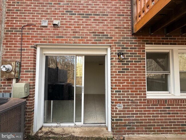 Foto del edificio - 230 Overlook Ct