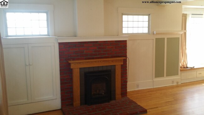 Foto del edificio - South 16th Beautiful Craftsman Style Apartment Close to MSU