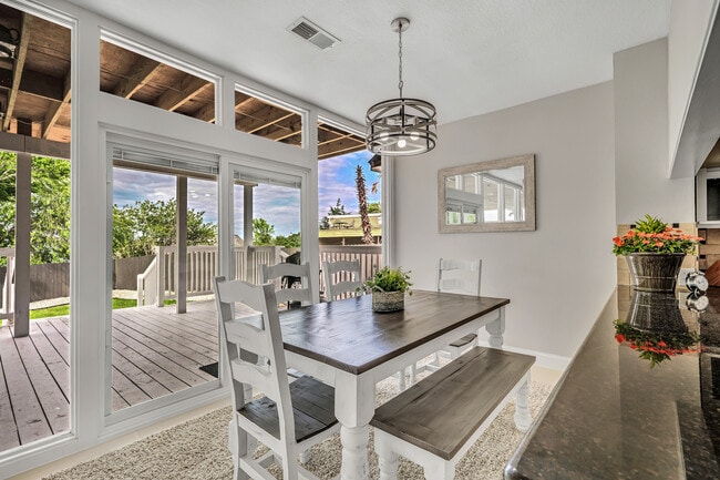 Building Photo - 5417 Blue Haven Dr