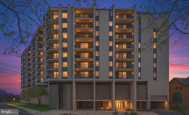 Foto del edificio - 4242 East-West Hwy