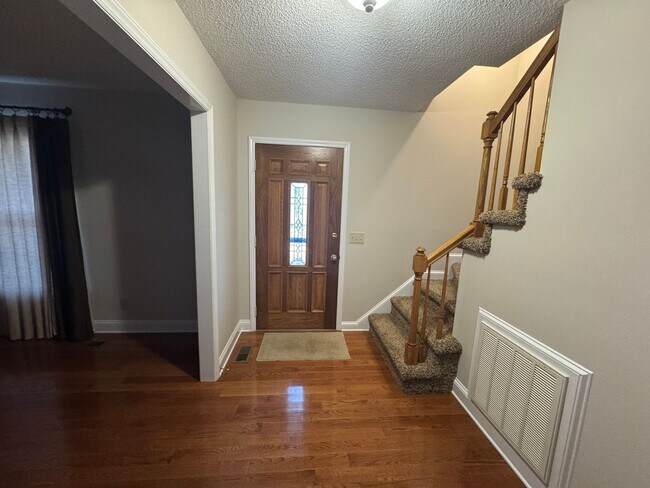 Building Photo - 3BR/2.5BA Home on 1 Acre in Spring Lake