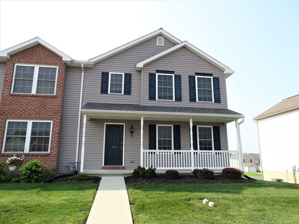 Primary Photo - 340 Meadow View Dr