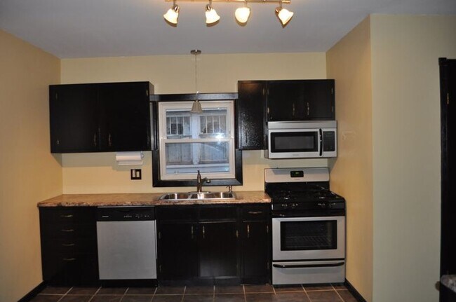 Foto del edificio - 839 Fremont Ave NW