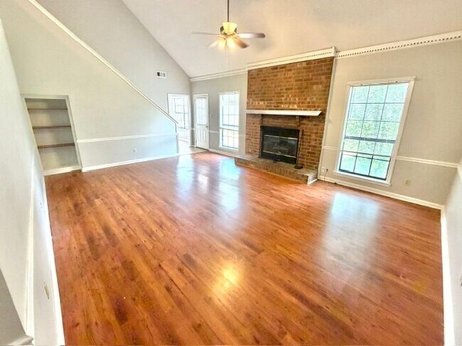 Building Photo - Spacious 4 bedroom 2 bath in Bartett