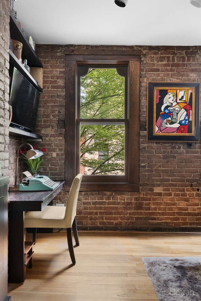 Building Photo - 138 W 10th St