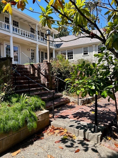 Building Photo - 811 Alameda Ave