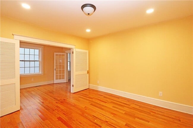 Building Photo - 30 Thurston Ave