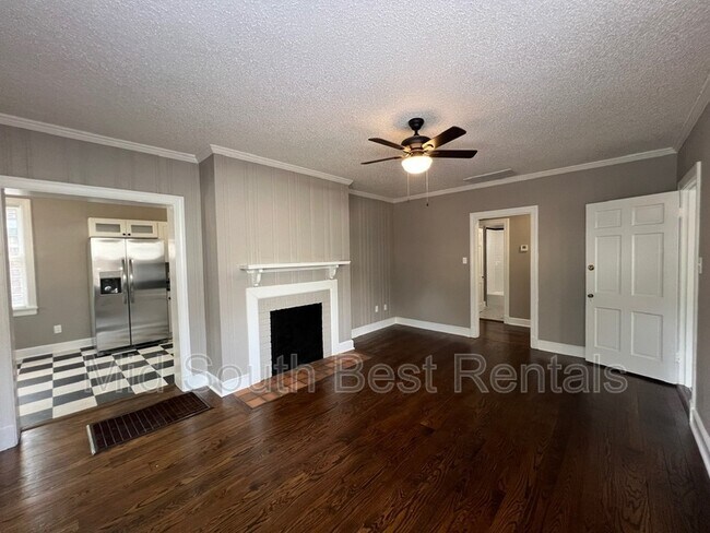 Foto del edificio - 711 N McLean Blvd