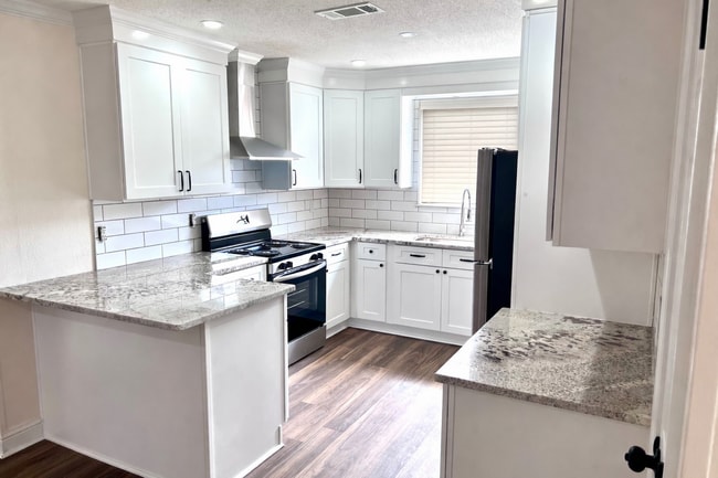 Building Photo - 1206 King Henry Dr