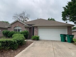 Building Photo - 2805 Hawthorne Ln