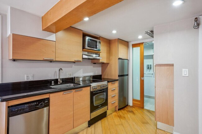 Foto del edificio - 2124 Hyde St