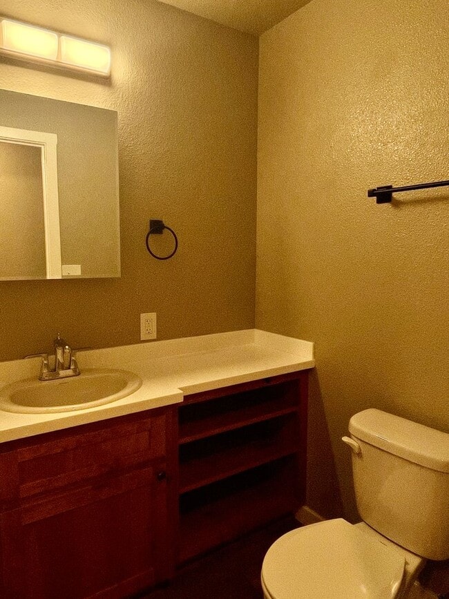 Building Photo - Completely Renovated