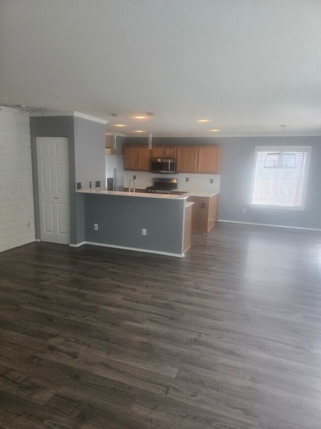 Building Photo - 3bd/2.5ba Maple Valley Home