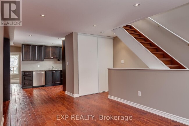 Photo du bâtiment - 43 Springhurst Ave