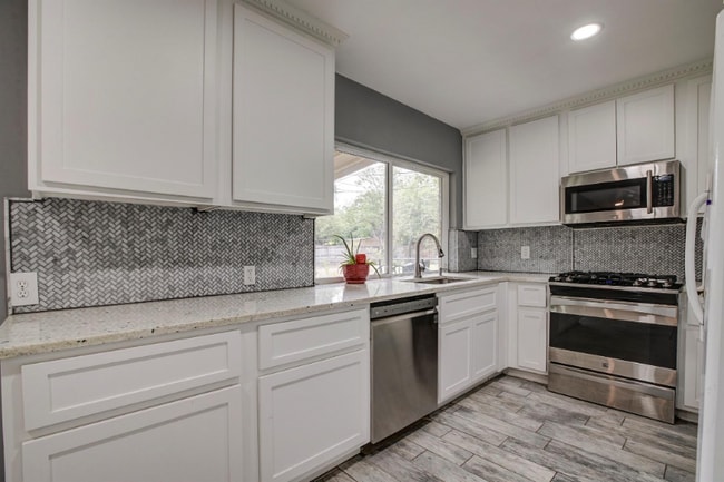 Photo - 1414 Ridgecrest Dr House