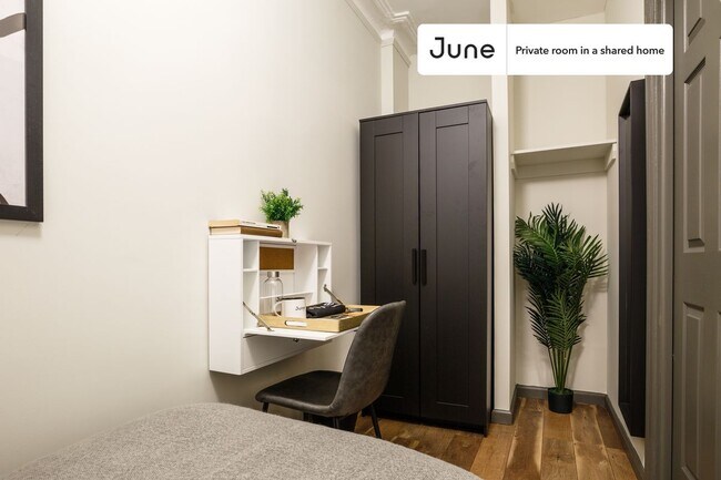 Foto del edificio - Private bedroom in 3 bed/1 bath Home