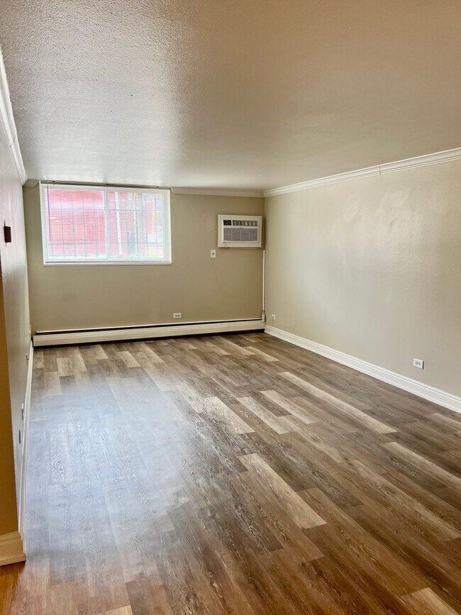Building Photo - 2 bd/1.5 ba unit in CapHill