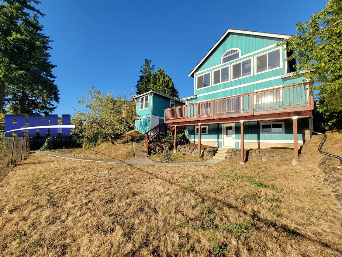 Foto principal - Waterfront Living in the Heart of Bremerton!!