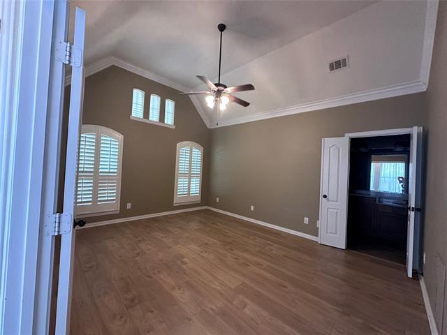Building Photo - 858 Llano Dr