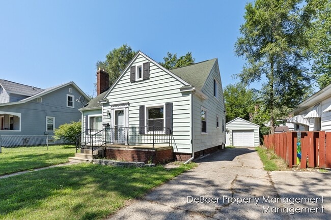 Building Photo - 2945 Roosevelt Rd